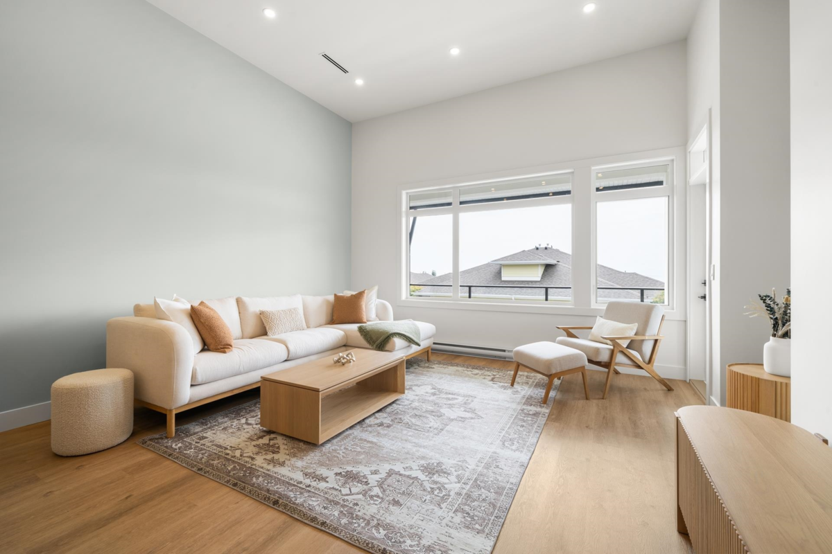 Kitchen Island Photo of 7 5522 Mccourt Road, Sechelt, BC
