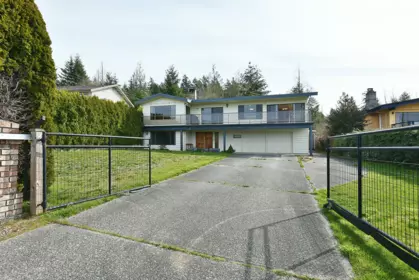 4926 Arbutus Road, Sechelt, BC, Sechelt — Single Family Residence for sale