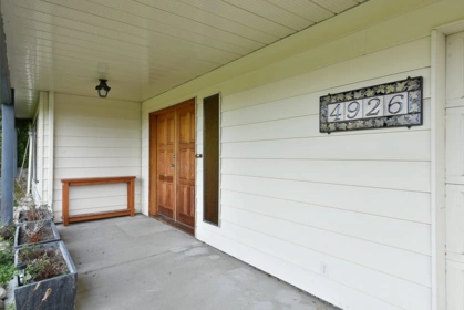4926 Arbutus Road, Sechelt, BC, Sechelt — Single Family Residence for sale
