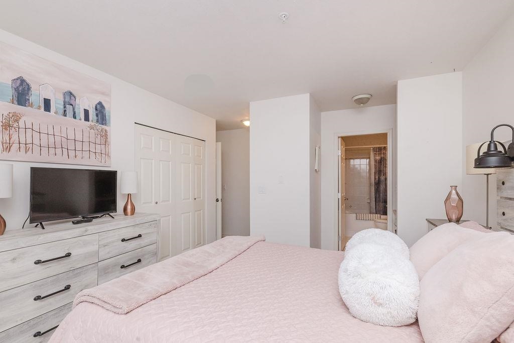 Bedroom 4 Photo of 4 5740 Marine Way, Sechelt, BC