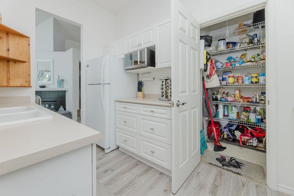 Breakfast Nook Photo of 4 5740 Marine Way, Sechelt, BC