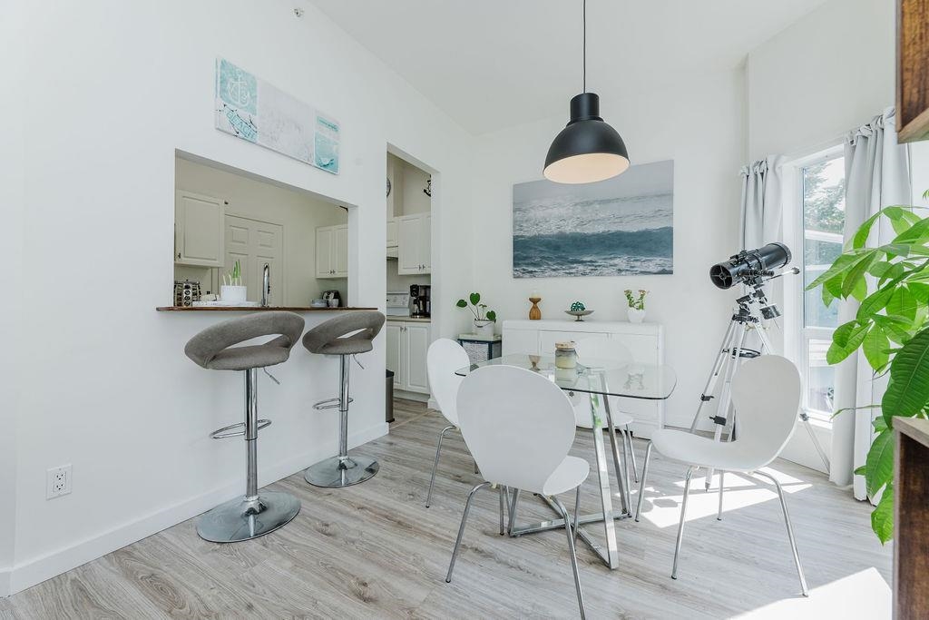 Kitchen Photo of 4 5740 Marine Way, Sechelt, BC