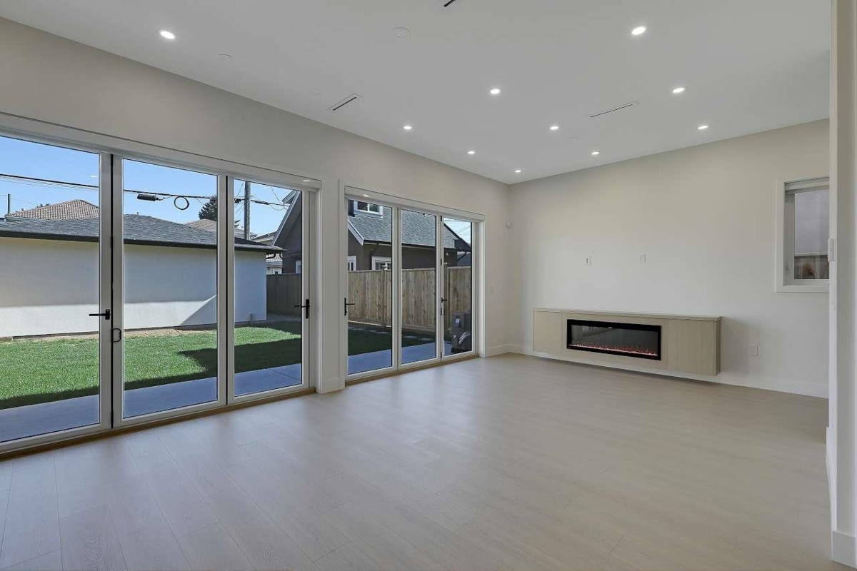 Bedroom 4 Photo of 2 3251 E 44 Avenue, Vancouver, BC