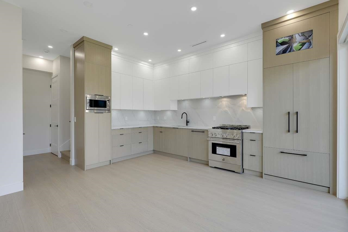 Breakfast Nook Photo of 2 3251 E 44 Avenue, Vancouver, BC