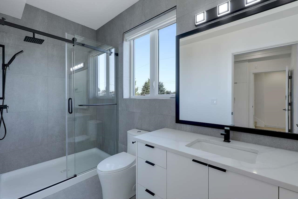 Laundry Room Photo of 2 3251 E 44 Avenue, Vancouver, BC