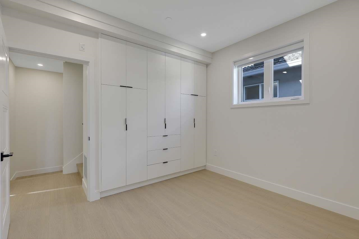 Mudroom Photo of 2 3251 E 44 Avenue, Vancouver, BC