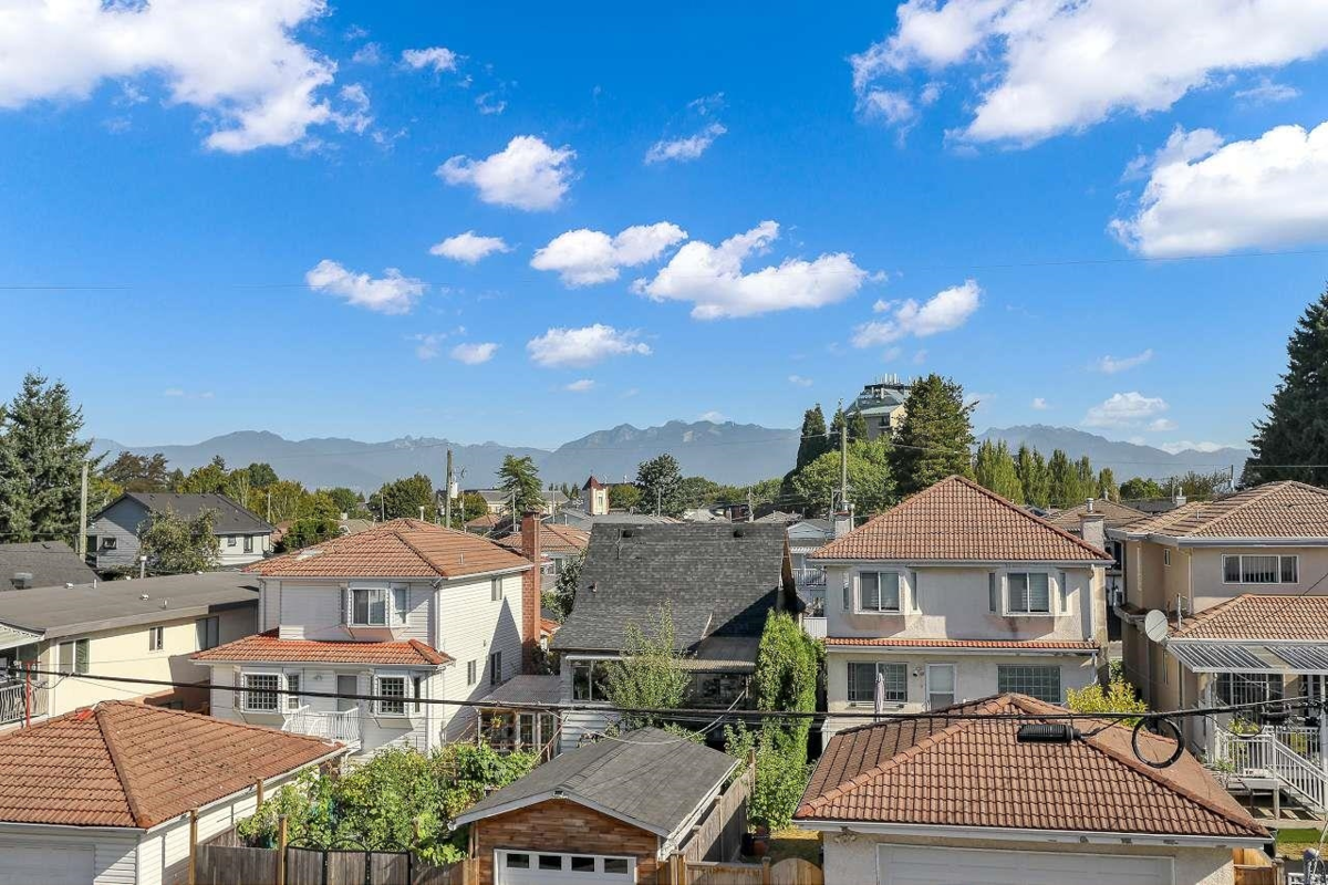 Outdoor Patio Photo of 2 3251 E 44 Avenue, Vancouver, BC