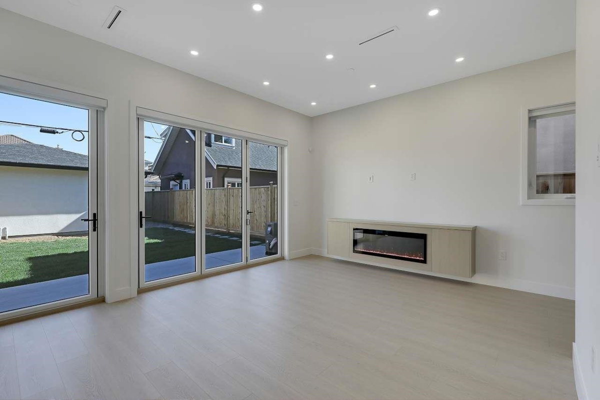 Pantry Photo of 2 3251 E 44 Avenue, Vancouver, BC