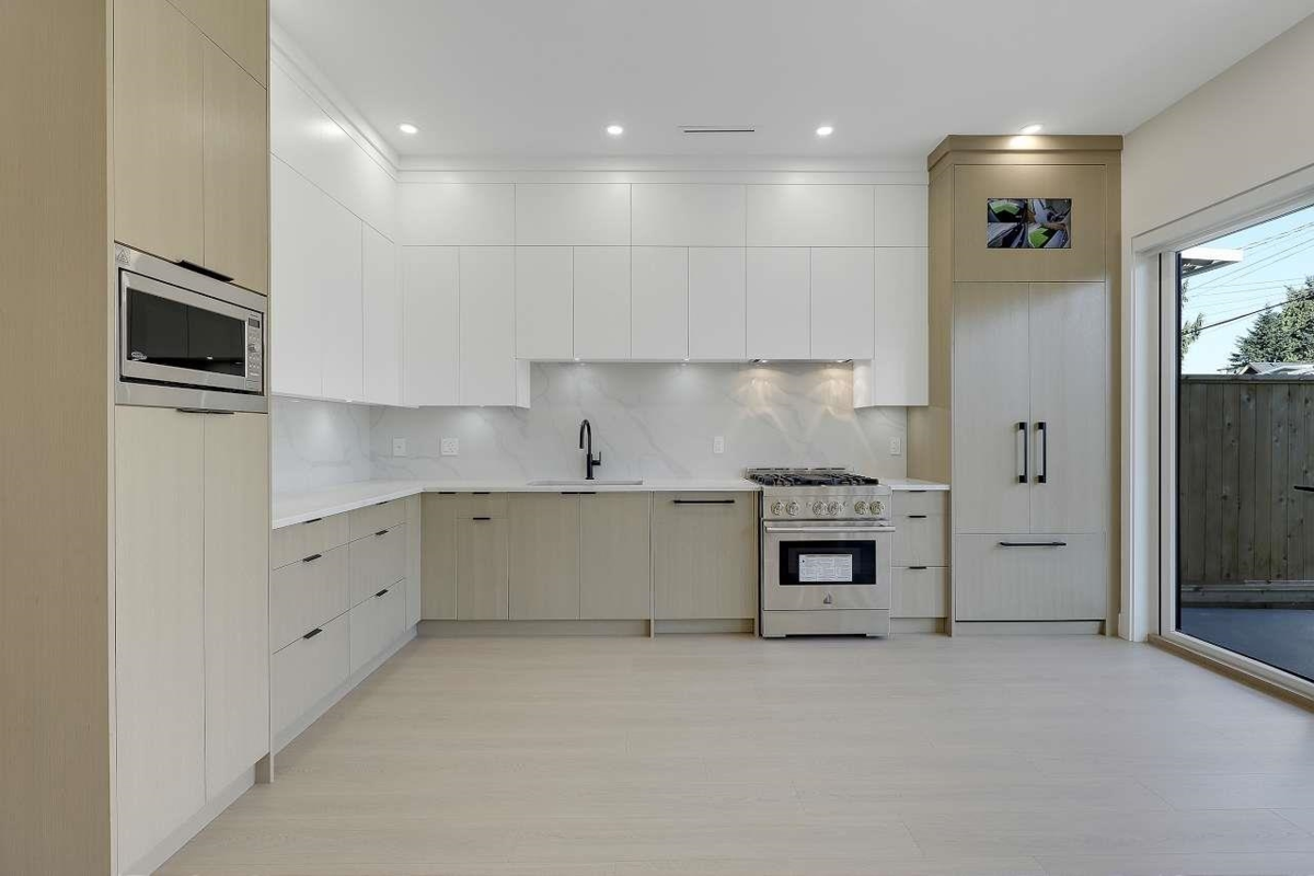 Primary Bedroom Photo of 2 3251 E 44 Avenue, Vancouver, BC