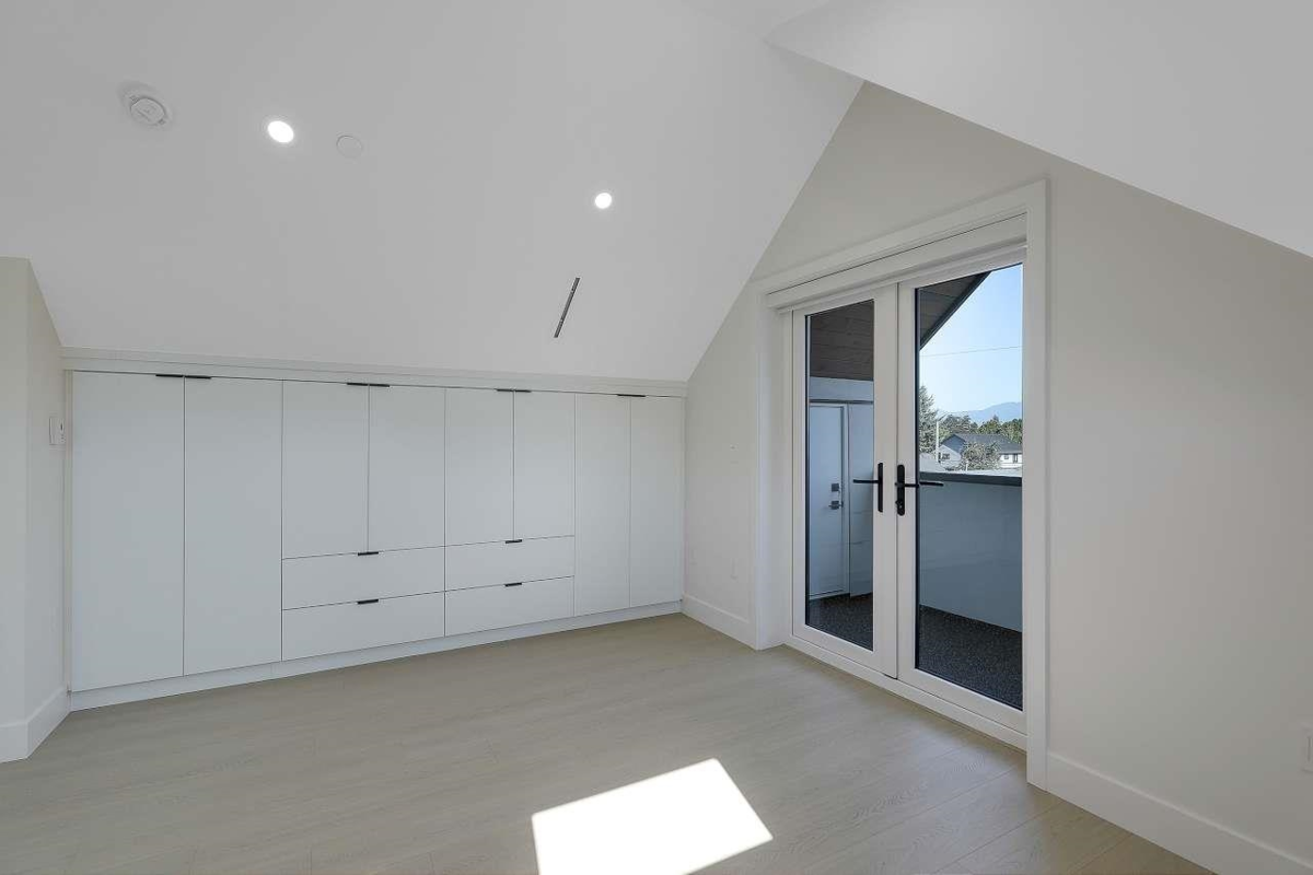 Staircase Photo of 2 3251 E 44 Avenue, Vancouver, BC