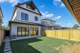 2 3251 E 44 Avenue, Vancouver, BC