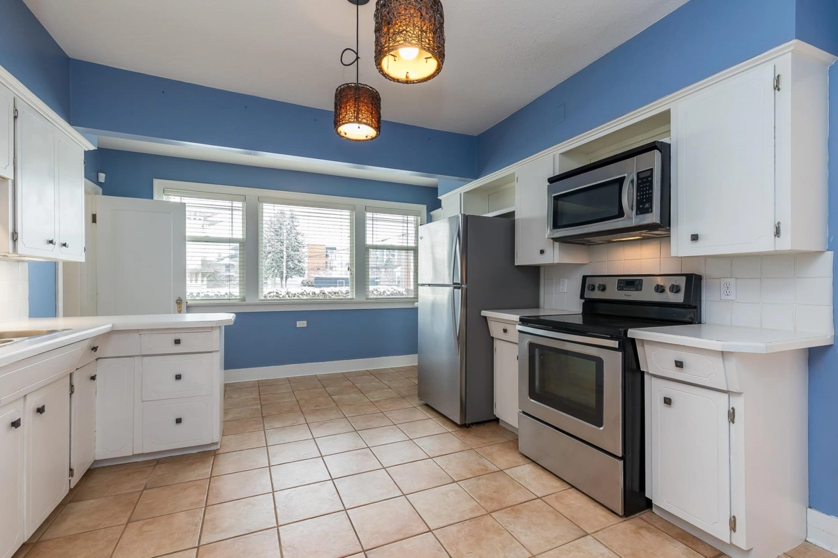Guest Bathroom Photo of 46085 First Avenue, Chilliwack, BC