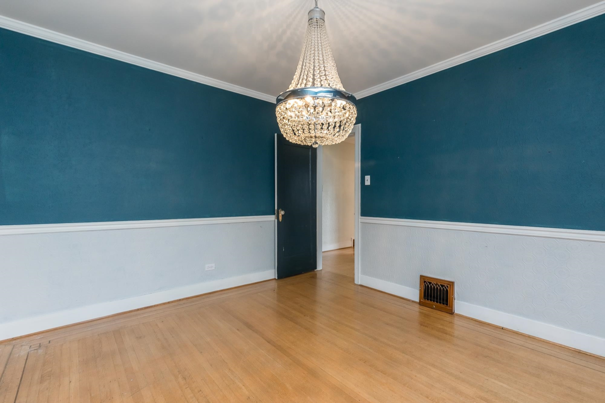 Kitchen Island Photo of 46085 First Avenue, Chilliwack, BC