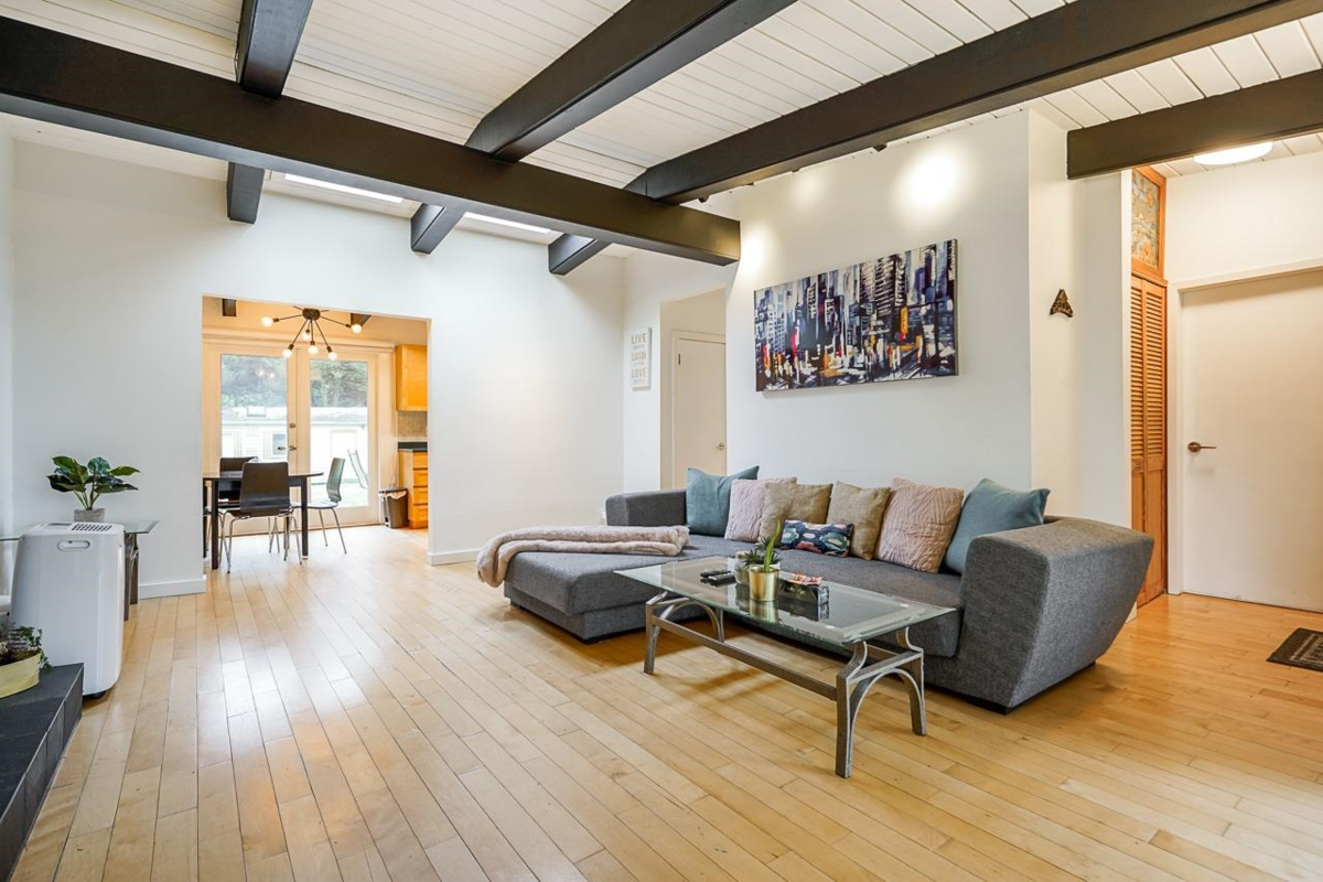 Family Room Photo of 14352 110 Avenue Avenue, Surrey, BC