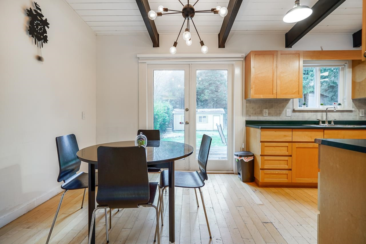 Kitchen Island Photo of 14352 110 Avenue Avenue, Surrey, BC