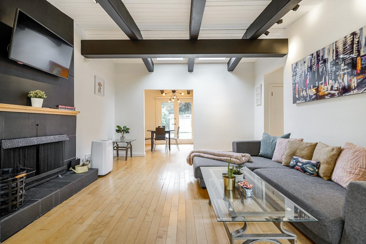 Living Room Photo of 14352 110 Avenue Avenue, Surrey, BC