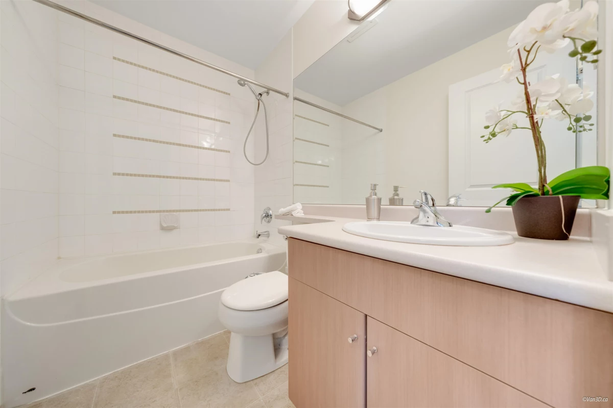 Entry Foyer Photo of 15 18701 66 Avenue, Surrey, BC