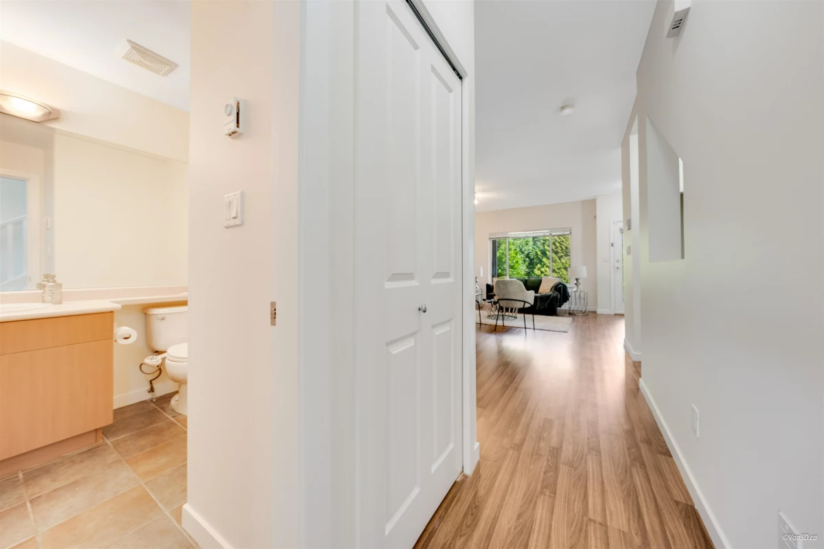 Front Yard Photo of 15 18701 66 Avenue, Surrey, BC