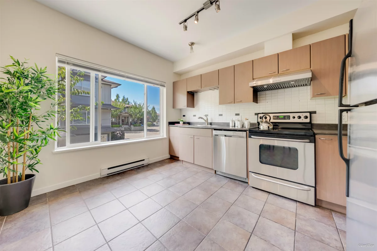 Primary Bathroom Photo of 15 18701 66 Avenue, Surrey, BC