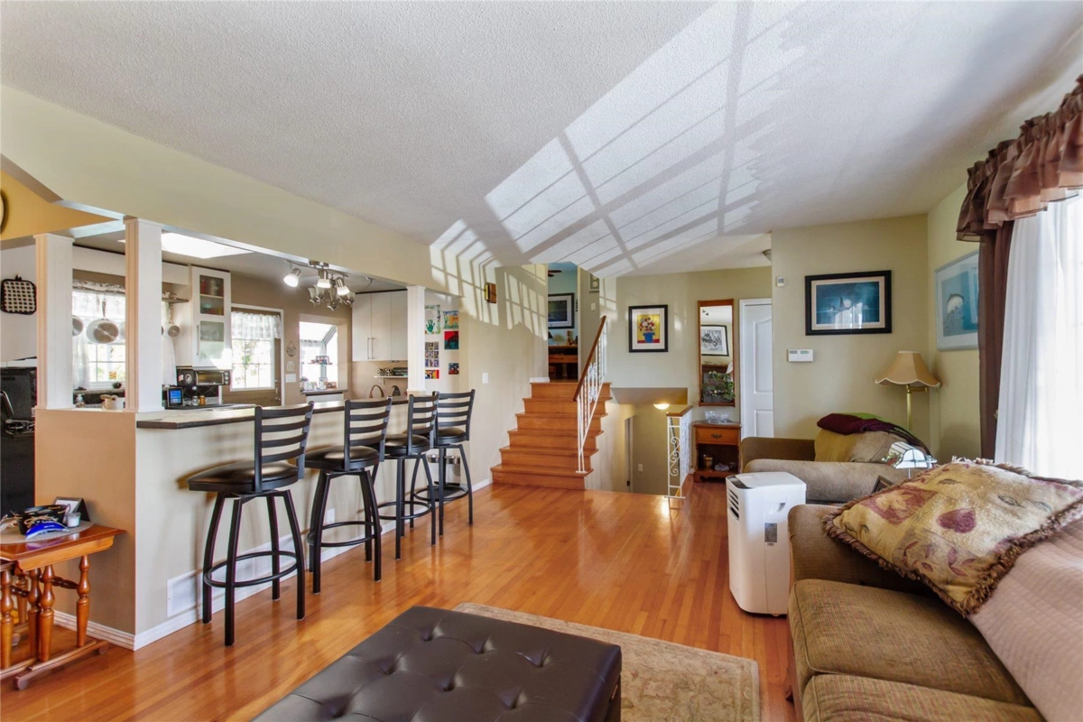 Dining Area Photo of 1571 Hammond Avenue, Coquitlam, BC