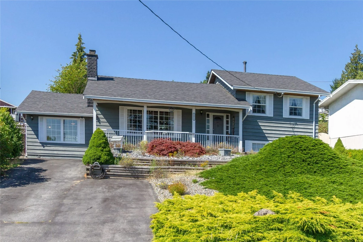 Exterior Front Photo of 1571 Hammond Avenue, Coquitlam, BC