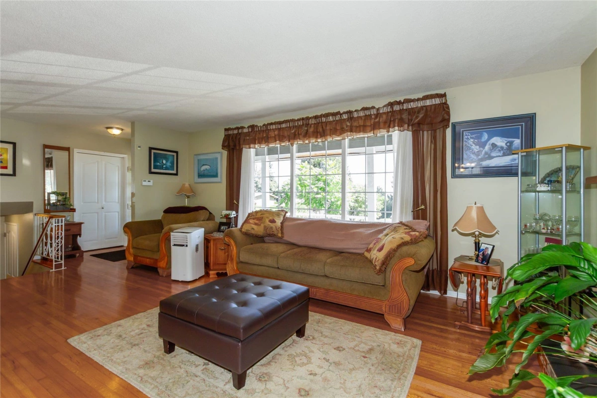 Family Room Photo of 1571 Hammond Avenue, Coquitlam, BC