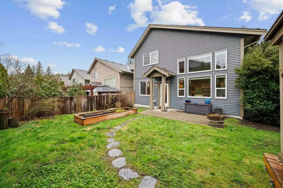 Swimming Pool Photo of 13851 232 Street, Maple Ridge, BC