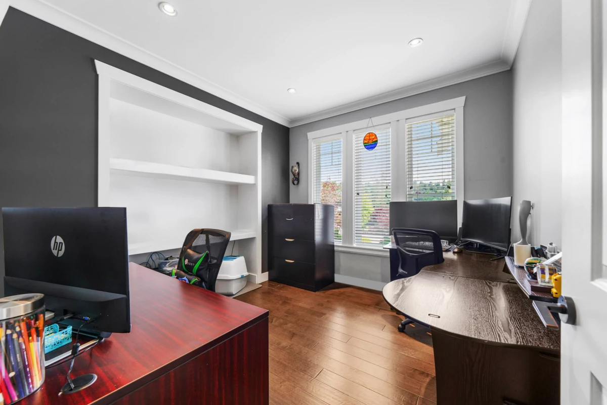 Kitchen Island Photo of 7761 Deerfield Street, Mission, BC