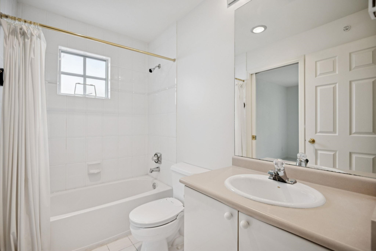 Garden / Landscaping Photo of 43 5880 Hampton Place, Vancouver, BC