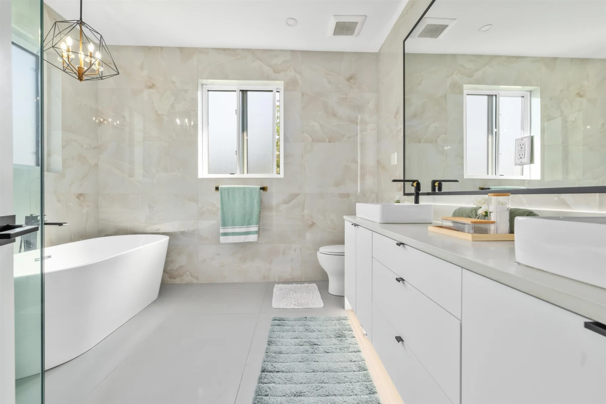 Entry Foyer Photo of 13019 101a Avenue, Surrey, BC