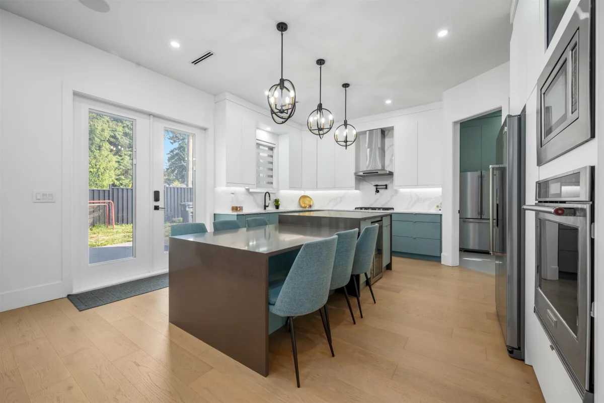 Kitchen Photo of 13019 101a Avenue, Surrey, BC