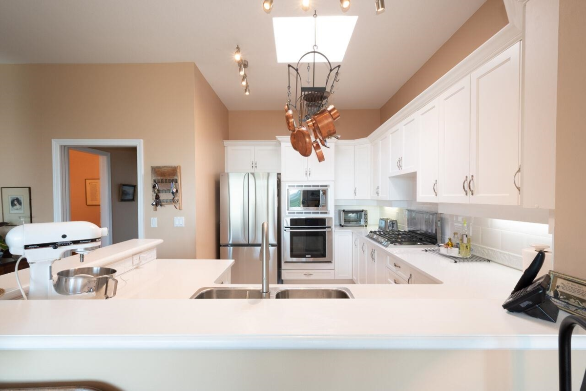 Walk-In Closet Photo of 3178 Deer Ridge Drive, West Vancouver, BC