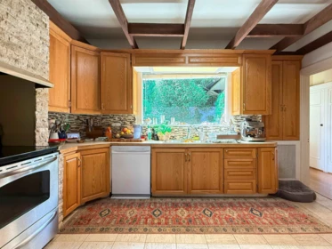 Kitchen Photo of 1564 W 26th Avenue, Vancouver, BC