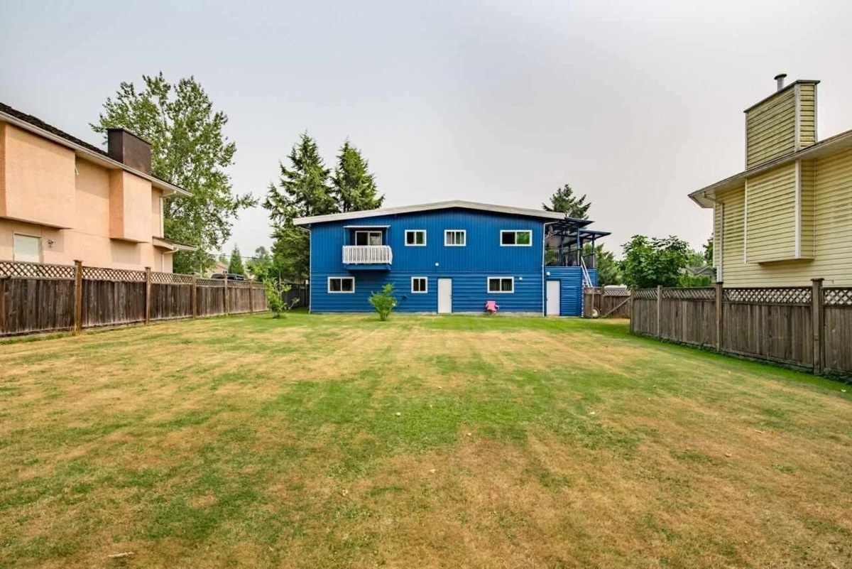 Living Room Photo of 8997 144 Street, Surrey, BC