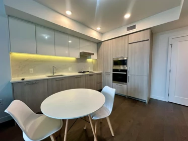 812 3200 Corvette Way, Richmond, BC, Richmond — Apartment/Condo for sale