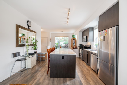 Kitchen Island Photo of 1 13636 81a Avenue, Surrey, BC