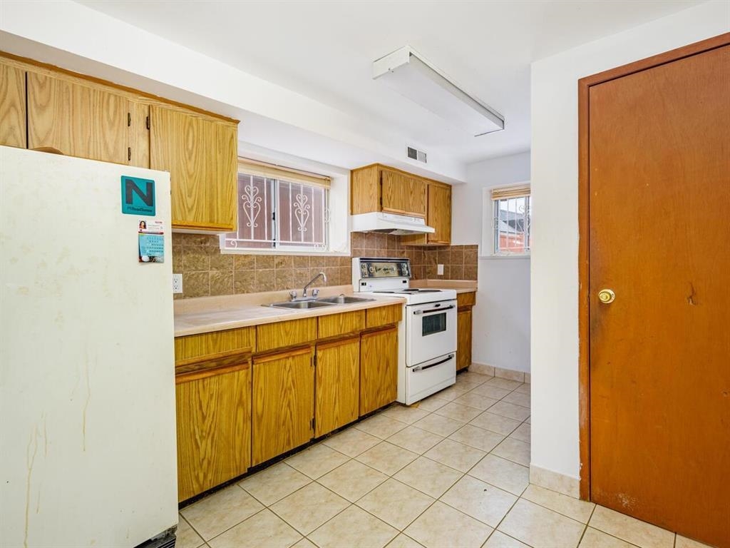 Breakfast Nook Photo of 3687 E 26th Avenue, Vancouver, BC