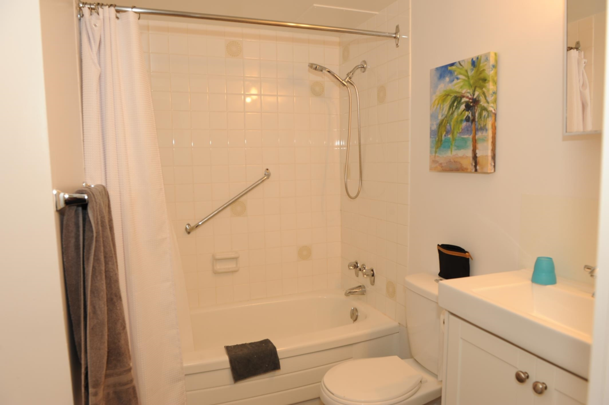 Primary Bathroom Photo of 106 6669 Telford Avenue, Burnaby, BC