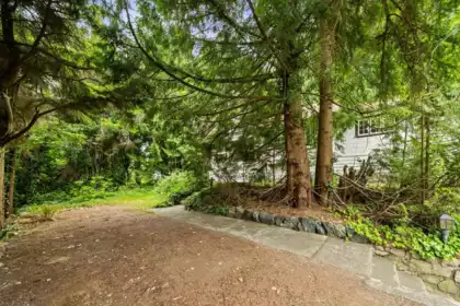 338 E Osborne Road, North Vancouver, BC, North Vancouver — Single Family Residence for sale