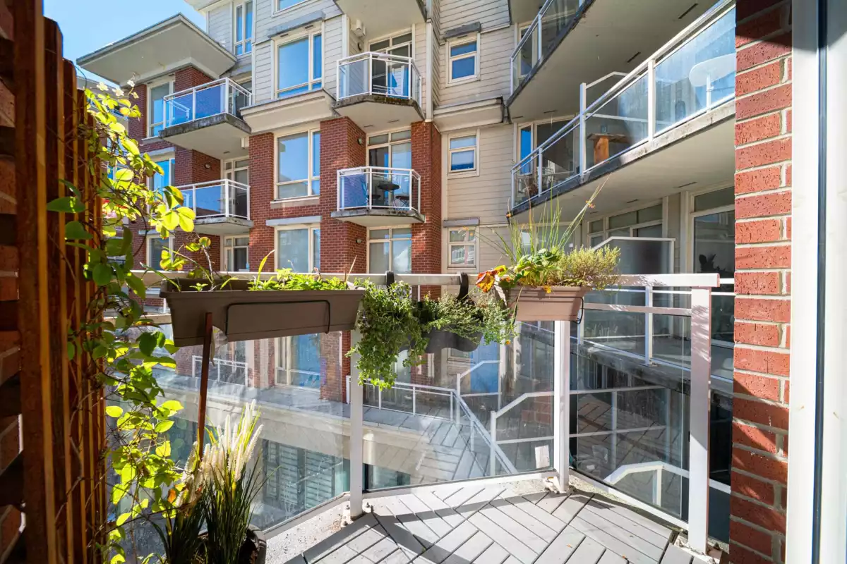 Powder Room Photo of 420 4028 Knight Street, Vancouver, BC