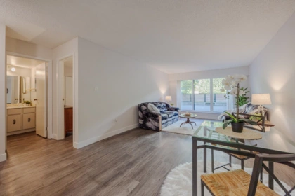 #213 215 Mowat Street, New Westminster, BC, New Westminster — Apartment/Condo for sale