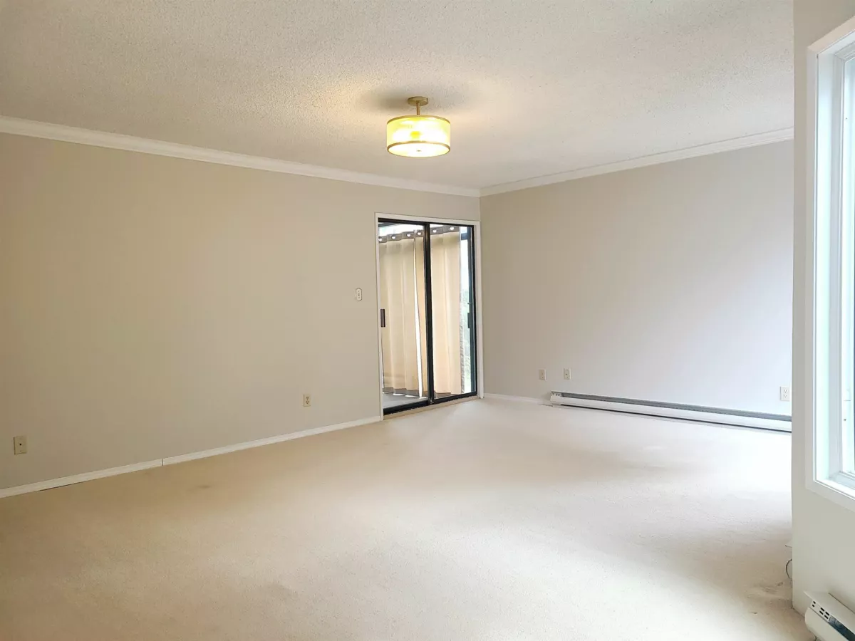 Breakfast Nook Photo of 111 1521 Blackwood Street, White Rock, BC