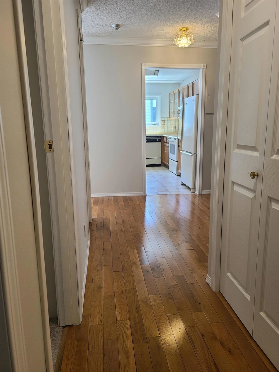 Hallway Photo of 111 1521 Blackwood Street, White Rock, BC