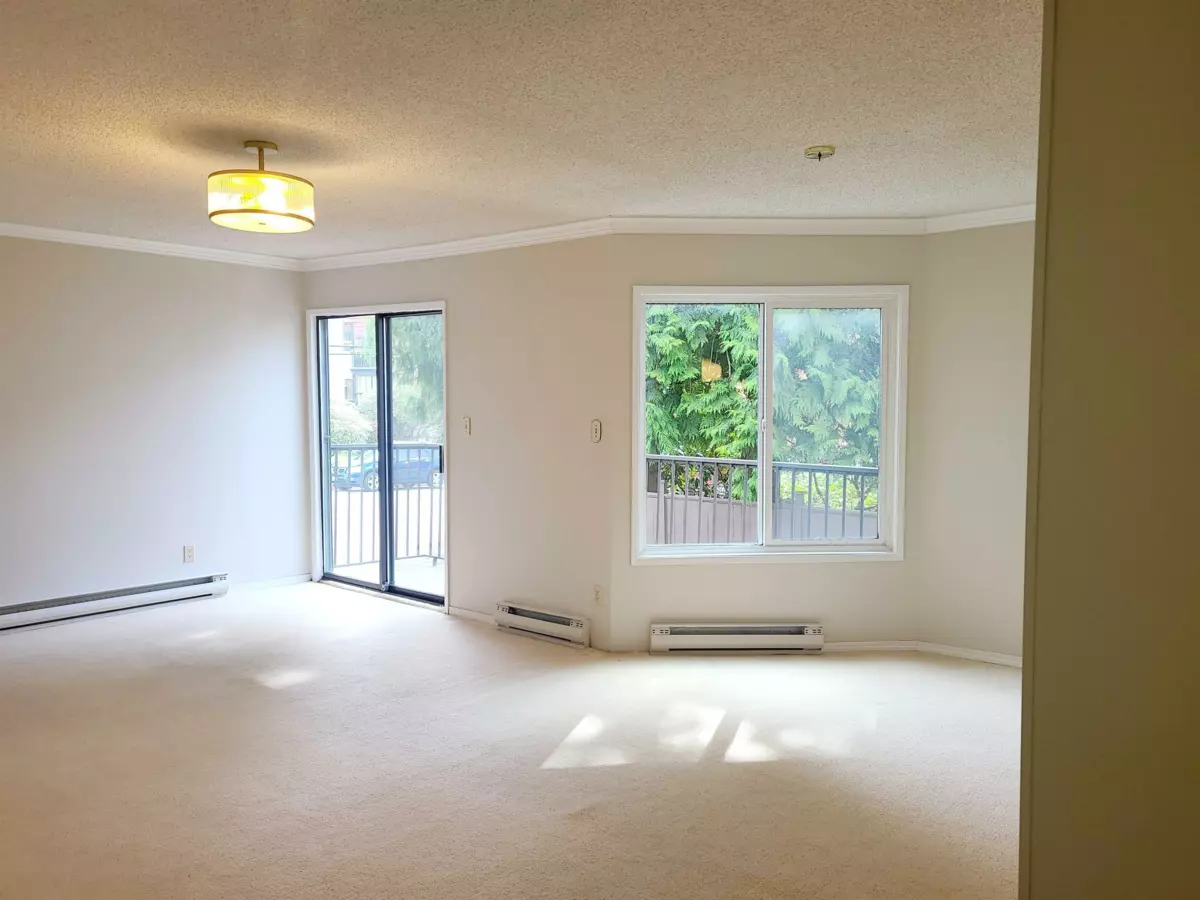 Primary Bathroom Photo of 111 1521 Blackwood Street, White Rock, BC