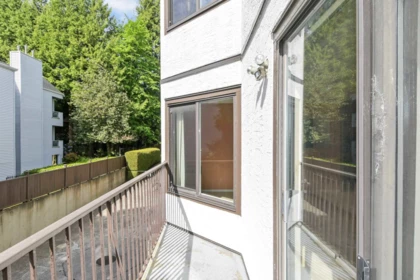 Backyard Photo of 111 1521 Blackwood Street, White Rock, BC