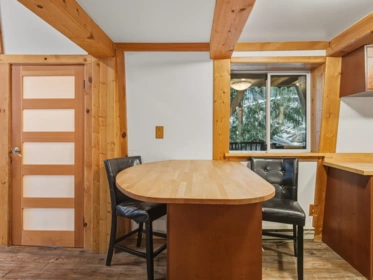 9539 Emerald Drive, Whistler, BC, Whistler — Single Family Residence for sale