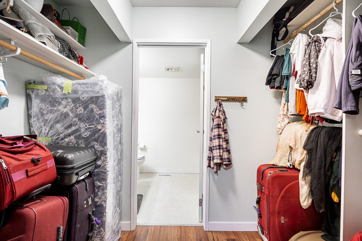 Entry Foyer Photo of 121 6841 138 Street, Surrey, BC