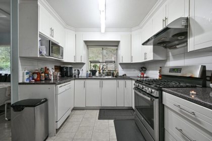 Breakfast Nook Photo of 14346 68b Avenue, Surrey, BC