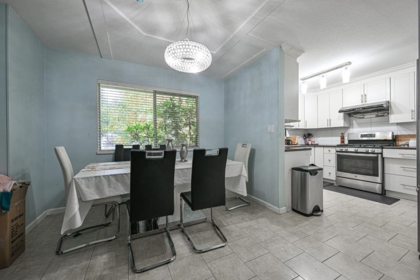 Kitchen Photo of 14346 68b Avenue, Surrey, BC