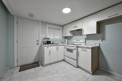 Mudroom Photo of 14346 68b Avenue, Surrey, BC